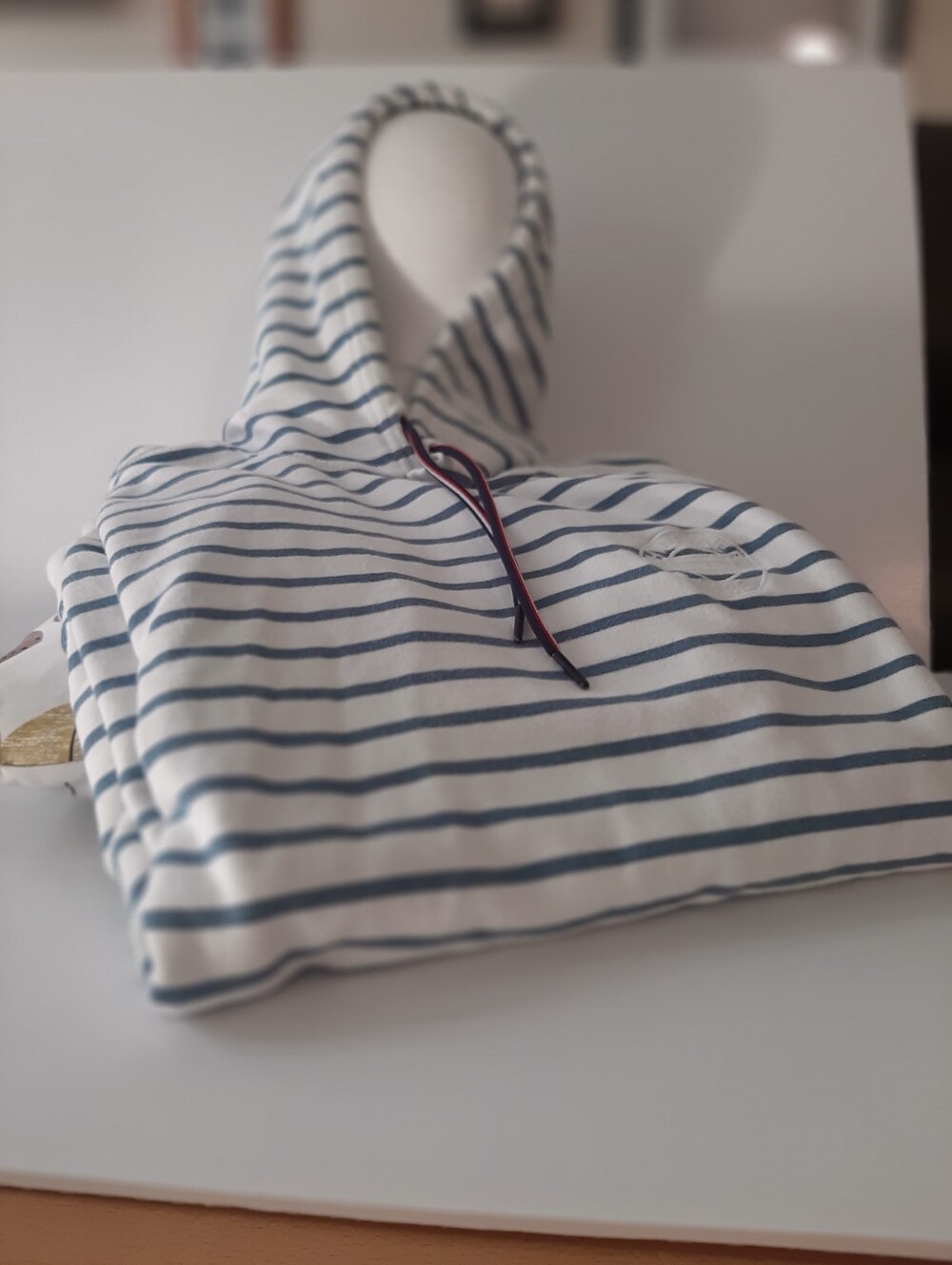 Nice Blue Striped Sweatshirt Hoodie in Bright White with A Adjustable Drawstring